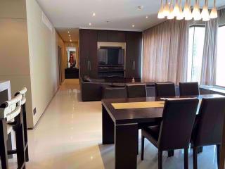 3 bed Condo in The Emporio Place Khlongtan Sub District C08153