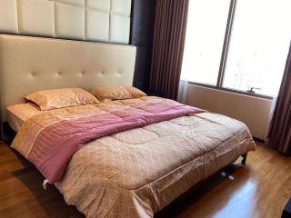 3 bed Condo in The Emporio Place Khlongtan Sub District C08153