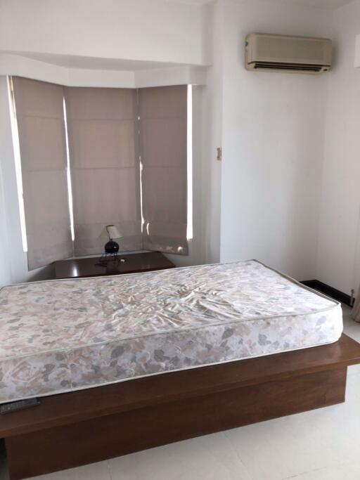 3 bed Condo in Royal Castle Watthana District C08140