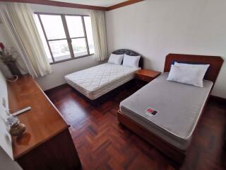 3 bed Condo in Sethiwan Palace Sukhumvit 4 Khlongtan Sub District C08136