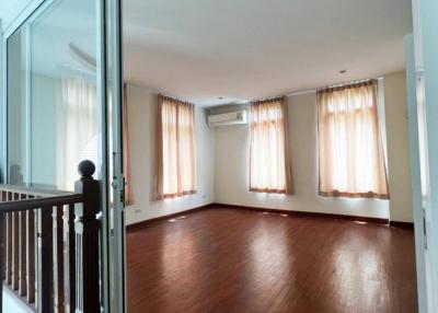 5-BR Townhouse in Bang Kapi