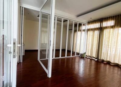 5-BR Townhouse in Bang Kapi