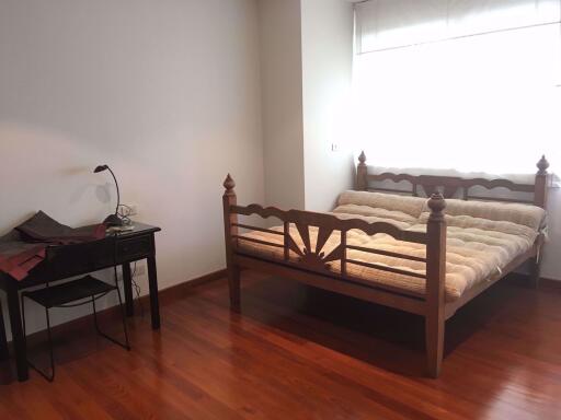 3 bed Condo in Rattanakosin View Mansion Bangphlat District C08126