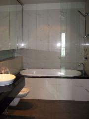 2 bed Condo in The Lakes Khlongtoei Sub District C08093