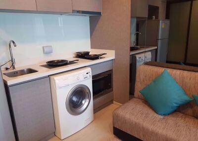 Studio bed Condo in Rhythm Sukhumvit 36-38 Phra Khanong Sub District C08075