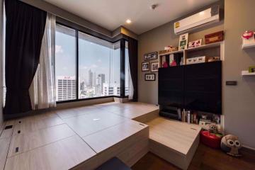 2 bed Condo in M Silom Suriyawong Sub District C08000