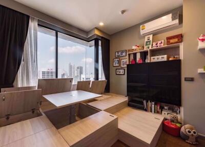 2 bed Condo in M Silom Suriyawong Sub District C08000