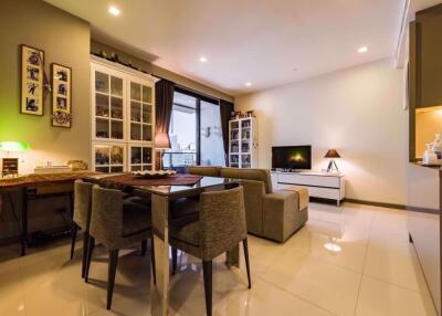 2 bed Condo in M Silom Suriyawong Sub District C08000