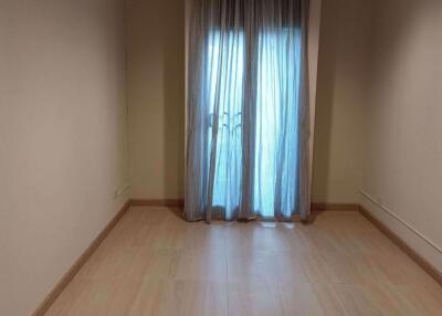 2 bed Condo in The Seed Musee Khlongtan Sub District C07990