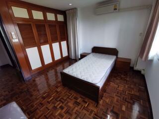 3 bed Condo in CS Villa Khlong Tan Nuea Sub District C07978