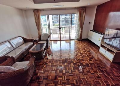 3 bed Condo in CS Villa Khlong Tan Nuea Sub District C07978