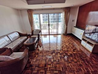 3 bed Condo in CS Villa Khlong Tan Nuea Sub District C07978