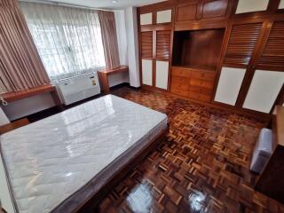 3 bed Condo in CS Villa Khlong Tan Nuea Sub District C07978