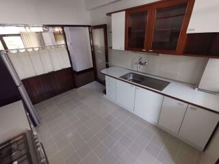 2 bed Condo in CS Villa Khlong Tan Nuea Sub District C07945