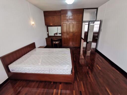 2 bed Condo in CS Villa Khlong Tan Nuea Sub District C07945