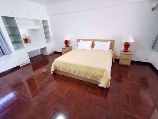 3 bed Condo in Kanta Mansion Khlongtan Sub District C07933