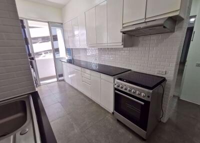 3 bed Condo in Kanta Mansion Khlongtan Sub District C07933