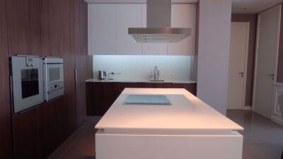 2 bed Condo in 185 Rajadamri Lumphini Sub District C07891