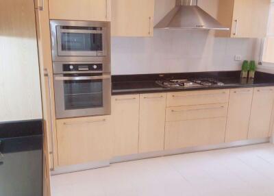 3 bed Condo in GM Height Khlongtoei Sub District C07871