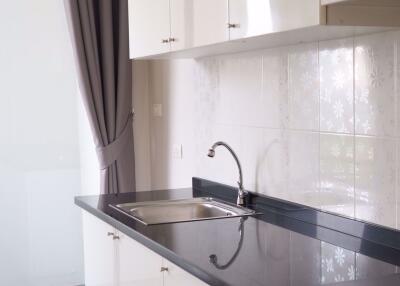 2 bed Condo in Le Rich @ Aree station Phayathai District C07814