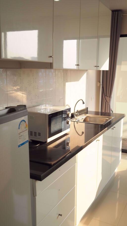 2 bed Condo in Le Rich @ Aree station Phayathai District C07812