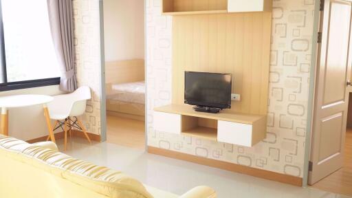 2 bed Condo in Le Rich @ Aree station Phayathai District C07812