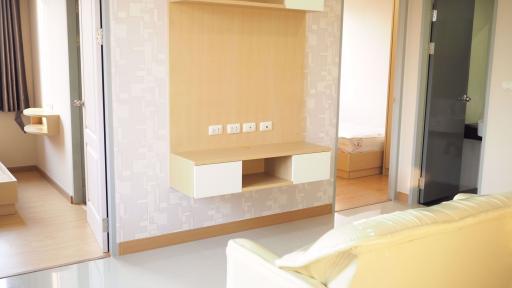 2 bed Condo in Le Rich @ Aree station Phayathai District C07811