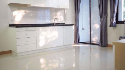 2 bed Condo in Le Rich @ Aree station Phayathai District C07810