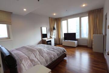 2 bed Condo in Baan Siri 24 Khlongtoei District C07804