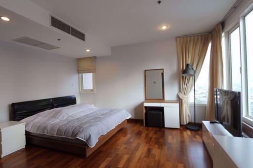 2 bed Condo in Baan Siri 24 Khlongtoei District C07804