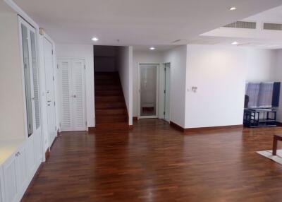 3 bed Duplex in Baan Nonsi Sathon District D07487