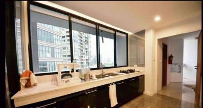 4 bed Condo in Mahogany Tower Khlongtan Sub District C07747