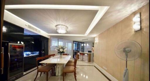 4 bed Condo in Mahogany Tower Khlongtan Sub District C07747