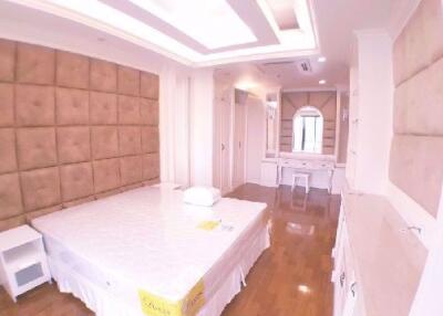 4 ห้องนอน, 5 ห้องน้ำ คอนโด ราคา ฿ 19,580,000