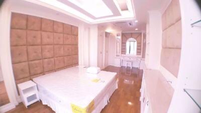 4 bed Penthouse in Vista Garden Phrakhanongnuea Sub District P04320