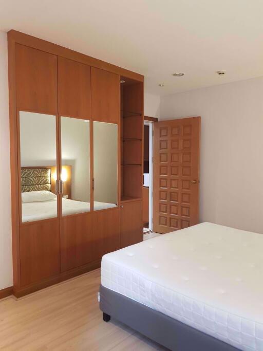 1 bed Condo in Baan Somthavil Lumphini Sub District C07735