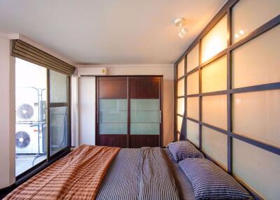 1 bed Condo in Supalai Place Condominium Watthana District C07720