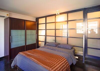 1 bed Condo in Supalai Place Condominium Watthana District C07720