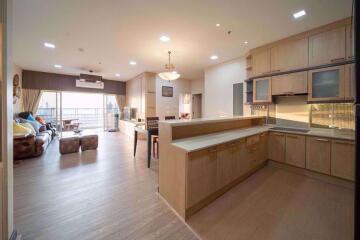 3 bed Condo in The Waterford Diamond Khlongtan Sub District C07713