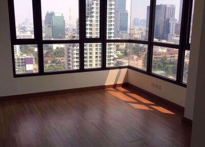 2 bed Condo in The Crest Phahonyothin 11 Phayathai District C07699