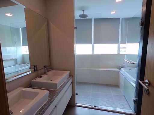 2 bed Condo in Millennium Residence Khlongtoei Sub District C07668