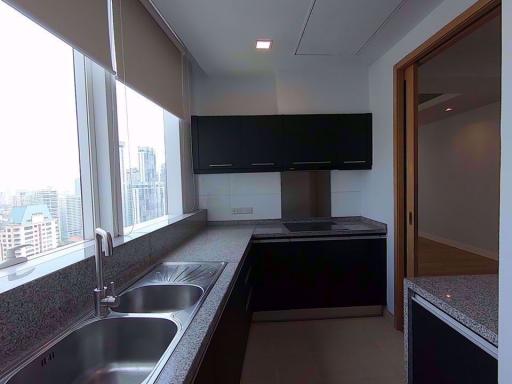 2 bed Condo in Millennium Residence Khlongtoei Sub District C07668