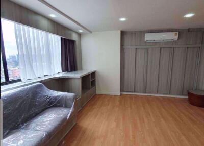 3 bed Condo in President Park Sukhumvit 24 Khlongtan Sub District C07634