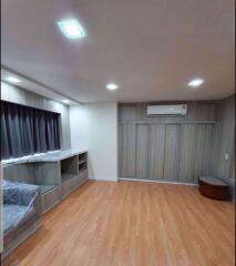 3 bed Condo in President Park Sukhumvit 24 Khlongtan Sub District C07634