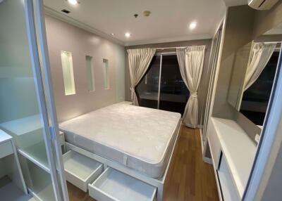 1 bed Condo in Lumpini Place Rama IX-Ratchada Samsennok Sub District C07628