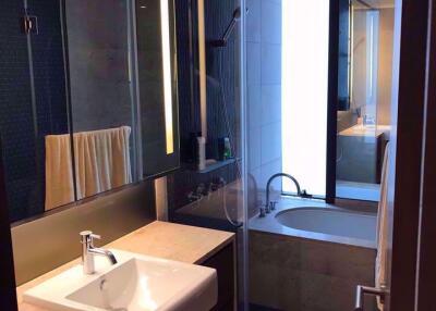 2 bed Condo in Hansar Rajdamri Lumphini Sub District C07534