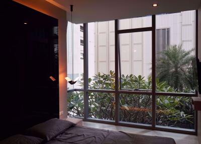 1 bed Condo in The Room Sukhumvit 21 Watthana District C07529