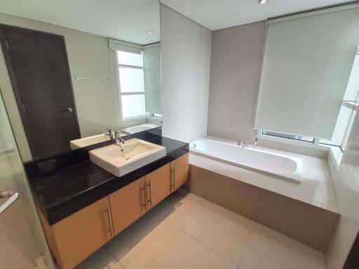 3 bed Condo in Fullerton Sukhumvit Khlongtoei Sub District C07491