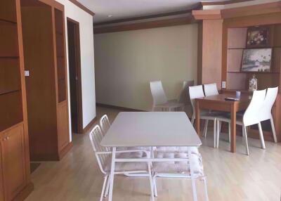 2 bed Condo in Tai Ping Towers Watthana District C07475