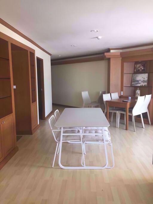 2 bed Condo in Tai Ping Towers Watthana District C07475